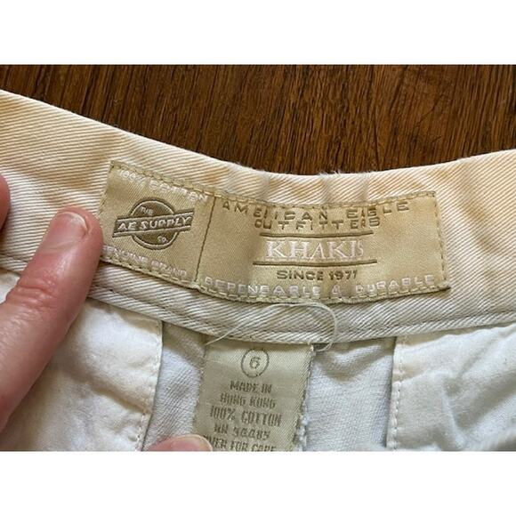 American Eagle Outfitters Size 6 Women's Khaki Shorts 100% Cotton - Picture 3 of 3